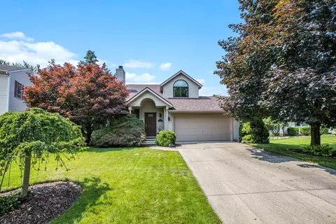 1359 Maplewood Dr, Saline, MI 48176