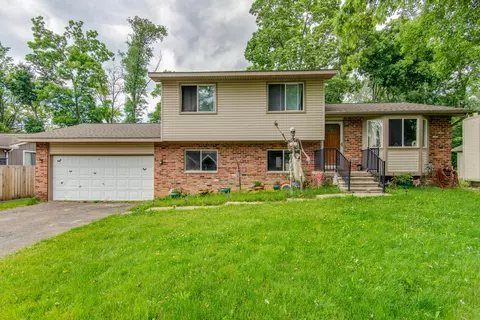 6738 Buckland Ave, West Bloomfield, MI 48324