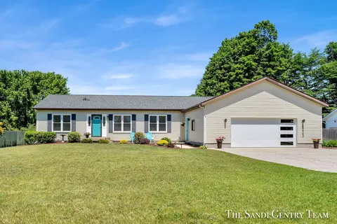 15423 Lincoln St, Grand Haven, MI 49417