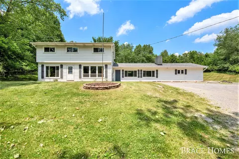 7243 68th St SE, Caledonia, MI 49316
