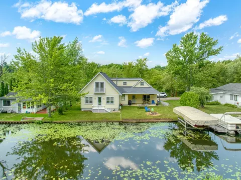 122 Channel Dr, Brooklyn, MI 49230