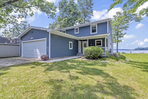 5092 Schrah Dr, Munith, MI 49259