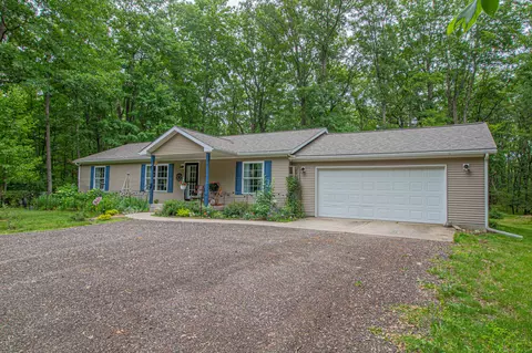 8840 Jenny Ln, Canadian Lakes, MI 49346