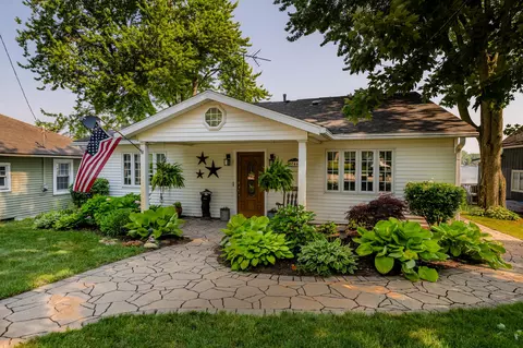 47444 Woodland Dr, Bangor, MI 49013