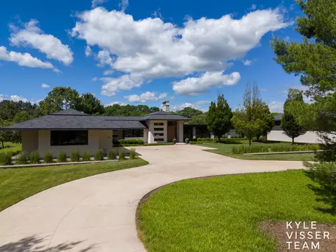 7535 Winsfield Ln SE, Grand Rapids, MI 49546