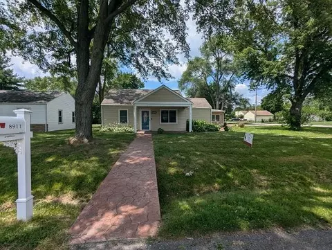 8911 Brookline Ave, Plymouth, MI 48170