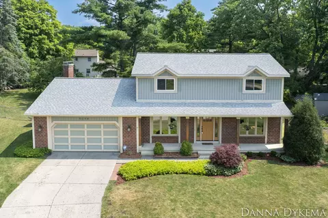 5044 Cedar Ridge Dr NE, Grand Rapids, MI 49525