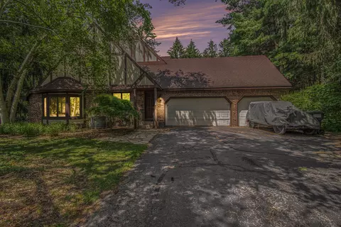 7325 Oliver Woods Dr SE, Grand Rapids, MI 49546