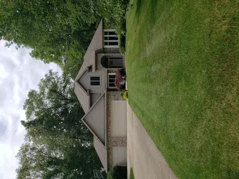 6435 Breckenridge Dr, Kalamazoo, MI 49009
