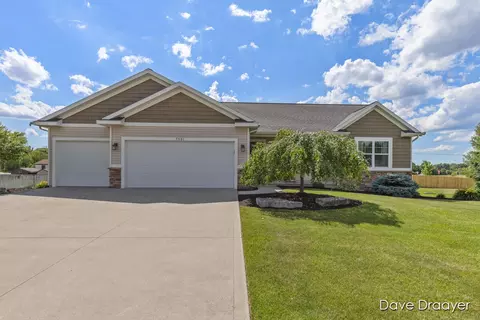 7551 Fox Meadow Dr, Hudsonville, MI 49426