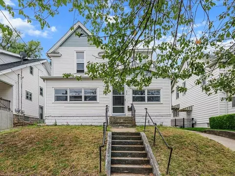 1054 Dunham St SE, Grand Rapids, MI 49506