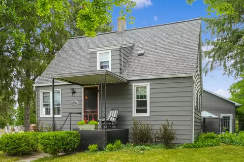 332 Pleasant St SE, Caledonia, MI 49316