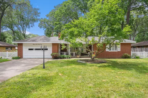 3949 Loomis Dr, Norton Shores, MI 49441