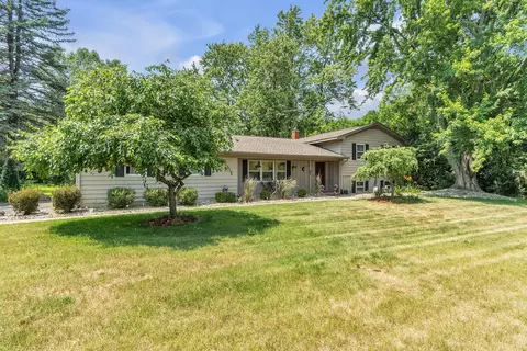 6148 Hereford Rd, Saline, MI 48176 photo 2