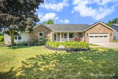 551 Twin Lakes Dr NE, Grand Rapids, MI 49525