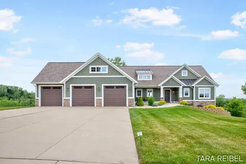 2937 Rocaway Dr, Hudsonville, MI 49426