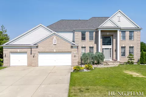 7357 Crystal View Dr SE, Caledonia, MI 49316