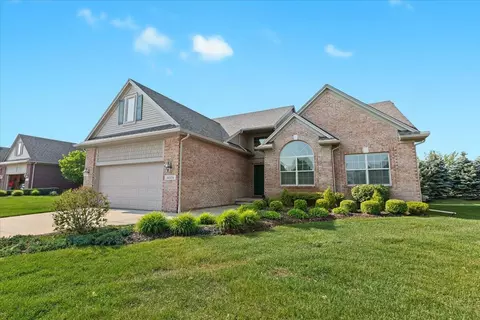 36104 Fairway Dr, Livonia, MI 48152