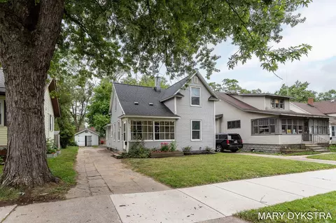 354 W 17th St, Holland, MI 49423