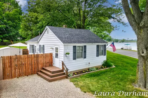 6002 122nd Ave, Fennville, MI 49408