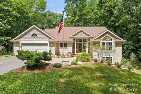 1678 Cornerstone Ct NE, Belmont, MI 49306
