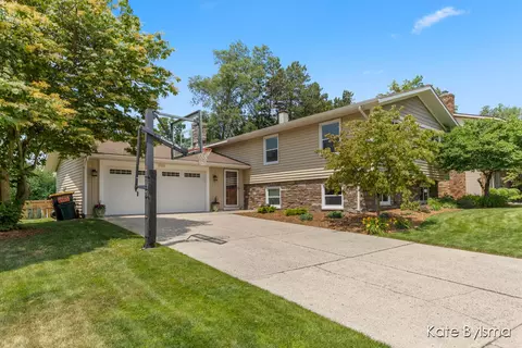 1765 Whitfield Rd SE, Grand Rapids, MI 49506
