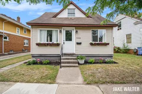 908 Courtney St NW, Grand Rapids, MI 49504