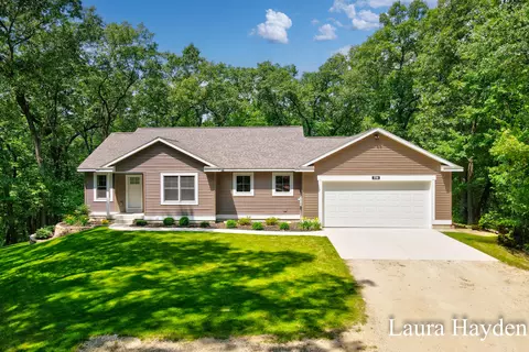 5708 Vising Dr, Lowell, MI 49331