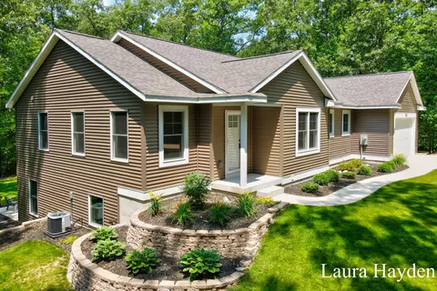 5708 Vising Dr, Lowell, MI 49331 photo 2