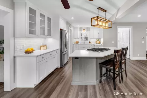 2454 Richards Dr SE, Grand Rapids, MI 49506