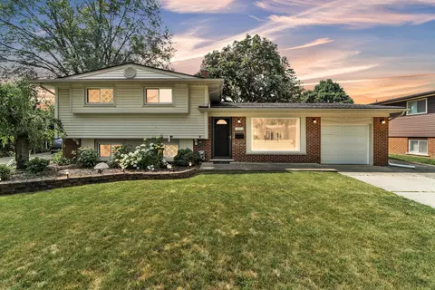33133 Flanders St, Farmington, MI 48336