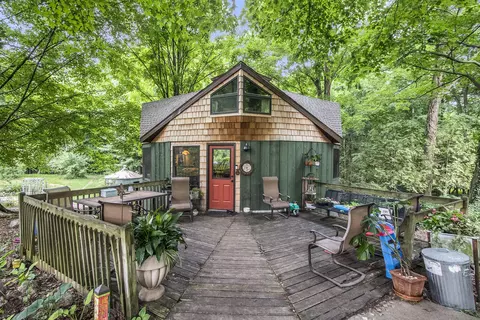 93300 36th St, Lawton, MI 49065