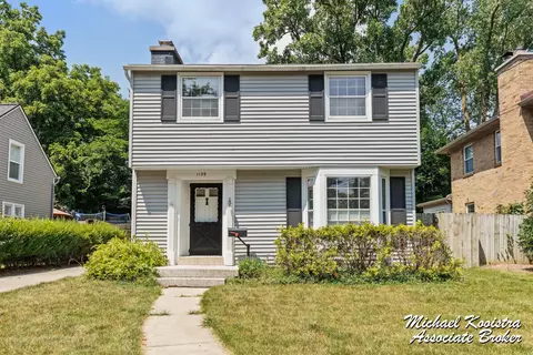 1139 Lakeside Dr SE, Grand Rapids, MI 49506