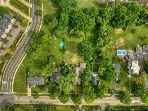 View/Area - 306 E Henry St, Saline, MI 48176 photo 2 of 11