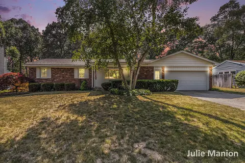 4817 Poinsettia Ave SE, Kentwood, MI 49508