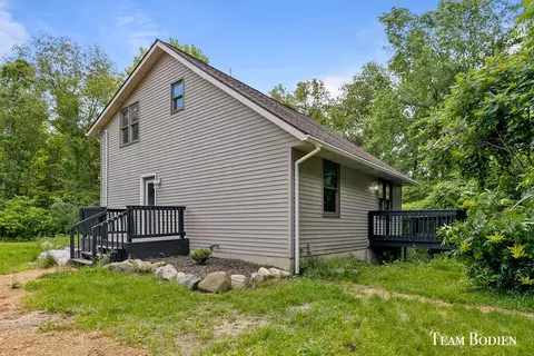 9645 Shawnee Branch Dr, Plainwell, MI 49080