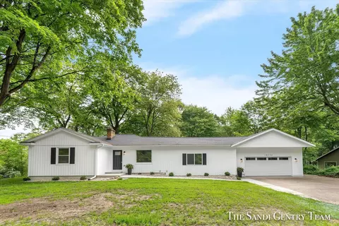18172 N Fruitport Rd, Spring Lake, MI 49456