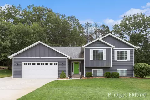 4081 Ronalds Rd, Dorr, MI 49323