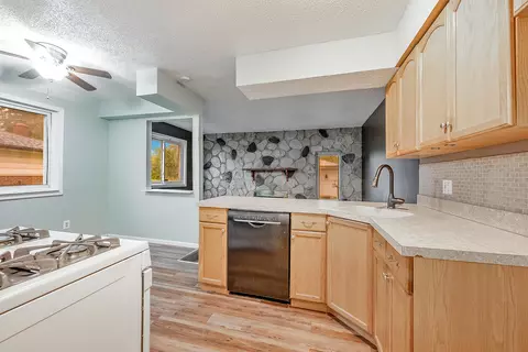 9472 Terry St, Romulus, MI 48174 photo 16