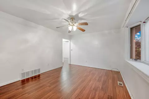 9472 Terry St, Romulus, MI 48174 photo 5