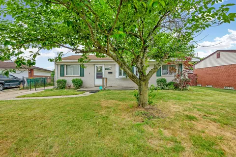 9472 Terry St, Romulus, MI 48174