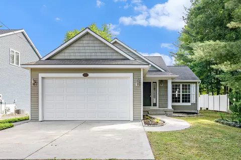 8100 Shenandoah Ln, Howard City, MI 49329