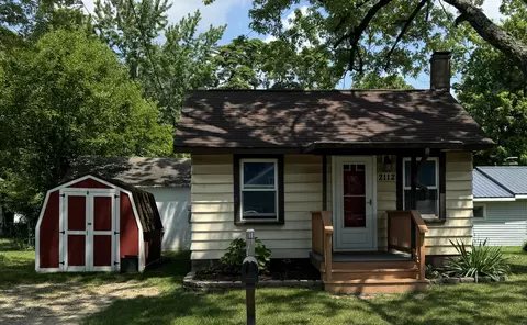 2112 Edgewood Dr, Kalamazoo, MI 49008