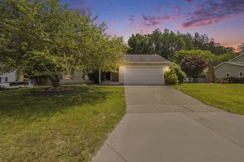 6910 Adaridge Dr SE, Ada, MI 49301