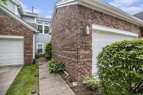 4362 Pine Ridge Ct, Ann Arbor, MI 48105