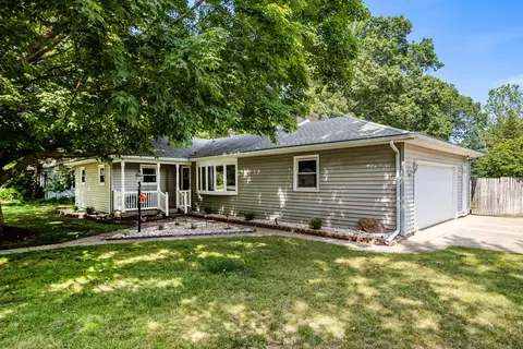 10113 Terry Ln, Portage, MI 49002