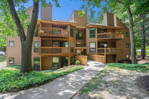 1260 Hillburn Ave NW, Grand Rapids, MI 49504