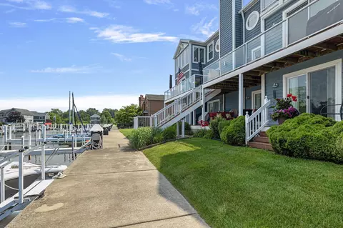 2337 S Pointe Way, St. Joseph, MI 49085