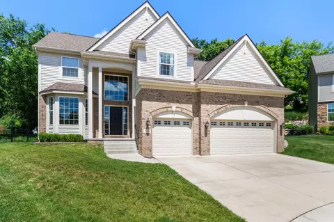 559 Napa Valley Dr, Milford, MI 48381