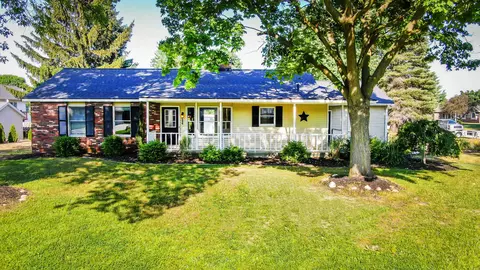 8894 Cedarview Ave, Jenison, MI 49428